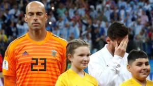 Wymowny gest Messiego przed meczem z Chorwacją, kapitan Argentyny wie, że te Mistrzostwa nie zakończą się dla nich sukcesem.